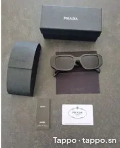 Lunettes de soleil Prada pour homme - Neuves